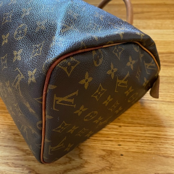Louis Vuitton Speedy 30, Authentic - Picture 9 of 17